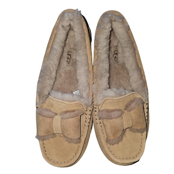 NWOT UGG Moccasin - Picture 1 of 4